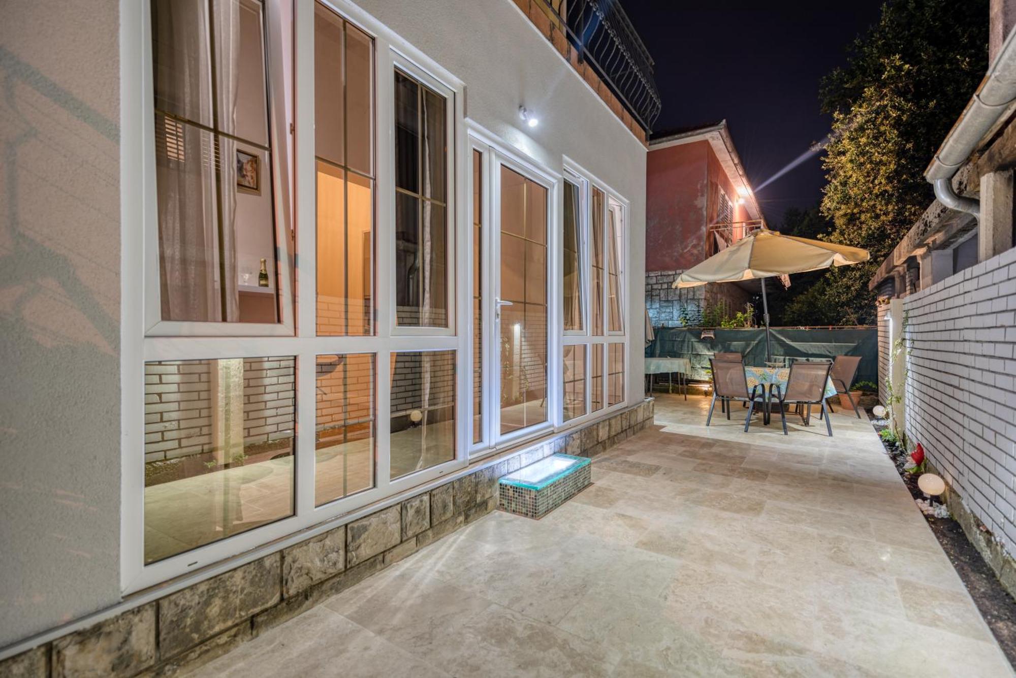 Apartments Vujosevic Tivat Buitenkant foto